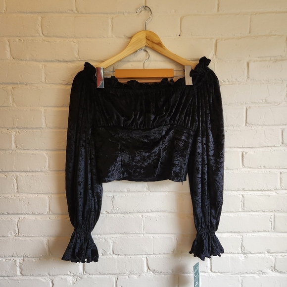 LeChâteau NWT Deadstock Black Velvet OffShoulder Puffy Bishop Sleeve Ruffled Top - Picture 2 of 6